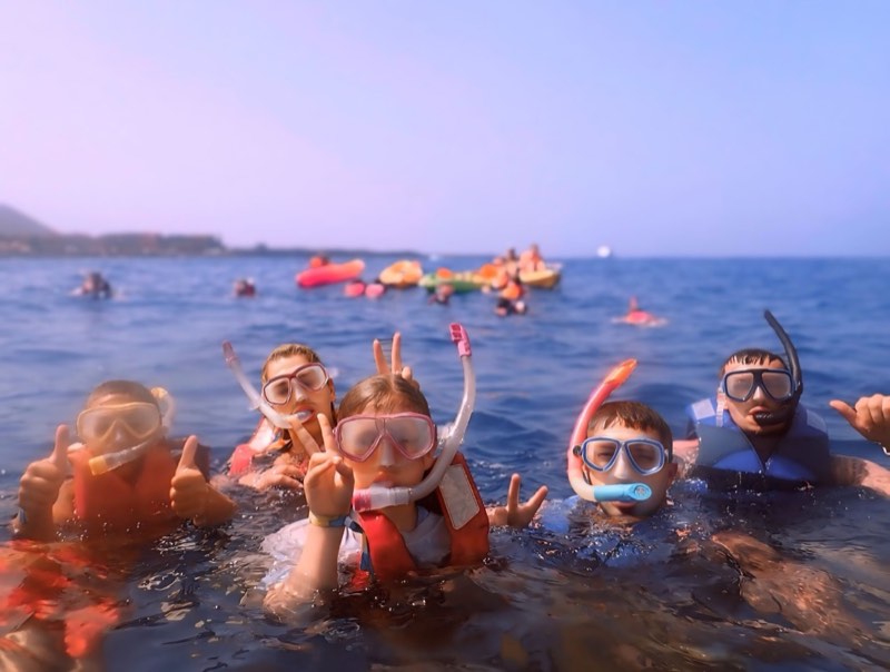 Familia haciendo kayak en Palm-Mar, Tenerife